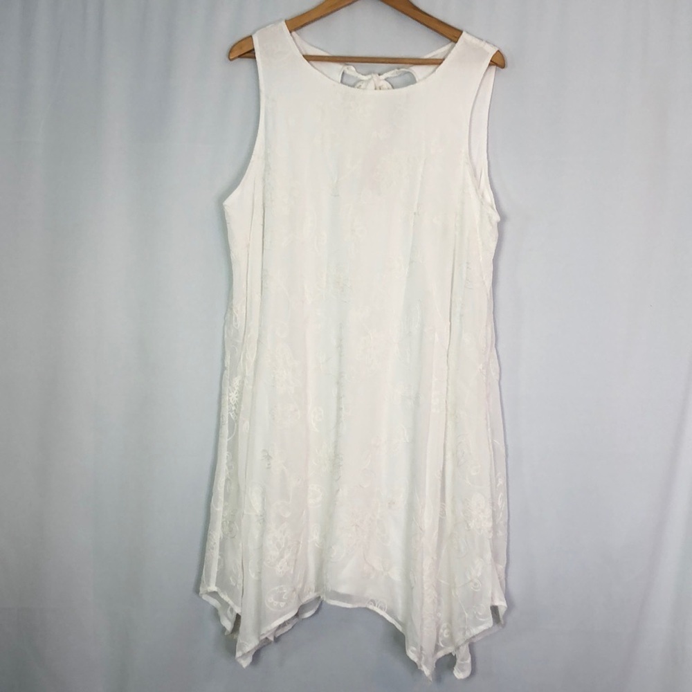 ELLE Woman White Embroidered Floral Dress Sleeveless White Size: XXL